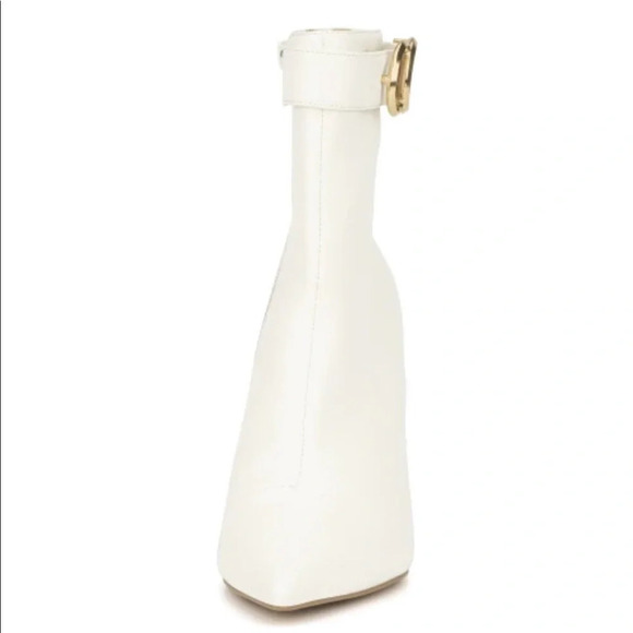 NEW YORK & COMPANY Bella Double Ring Bootie - Picture 2 of 5